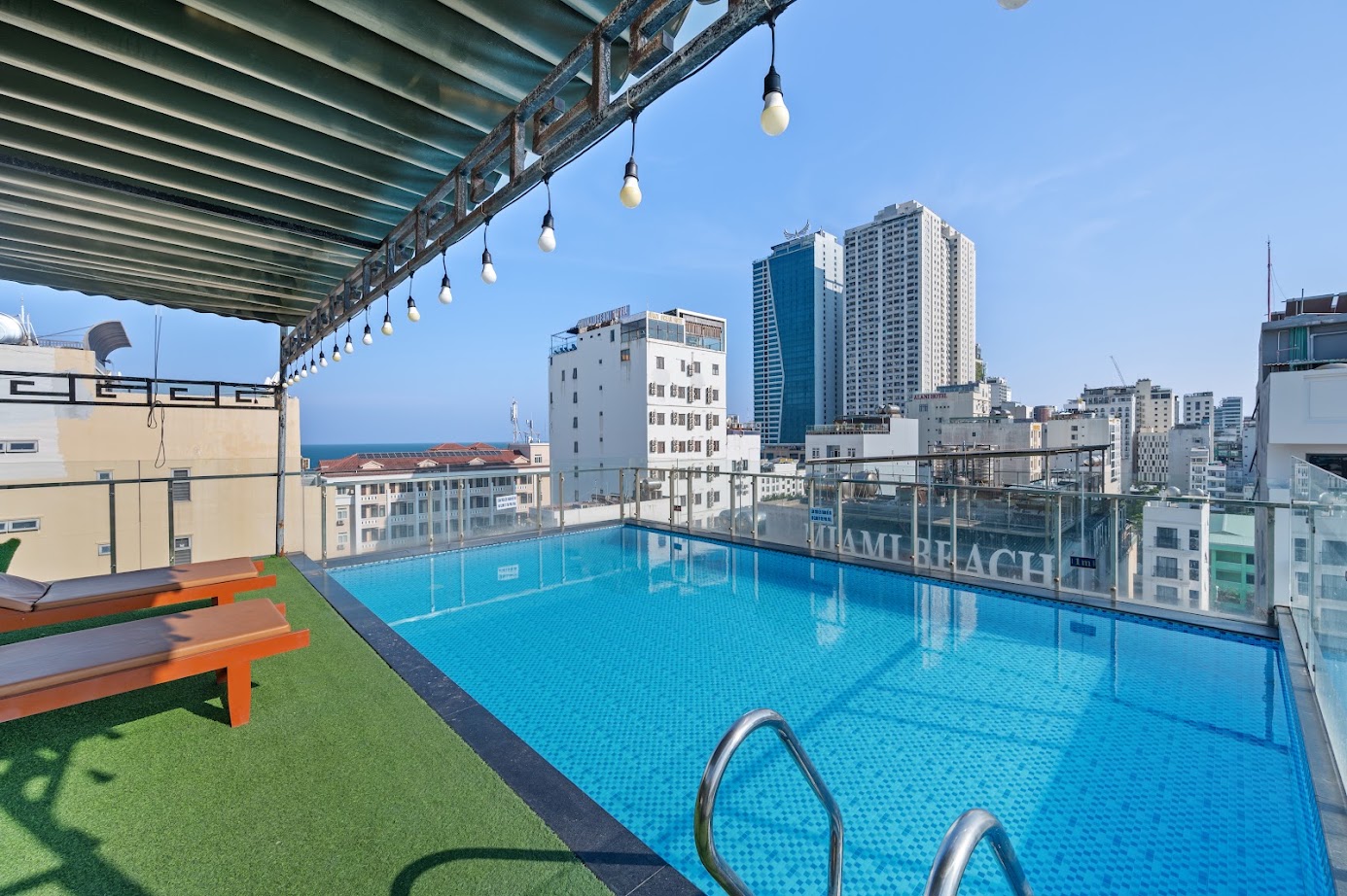 Pool & Restaurant